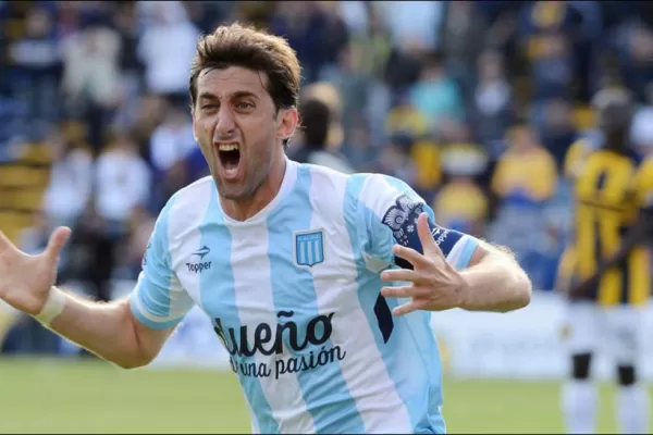 Racing visita a un necesitado Estudiantes