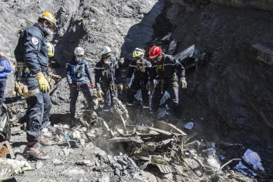 El copiloto aceleró el Airbus mientras caía