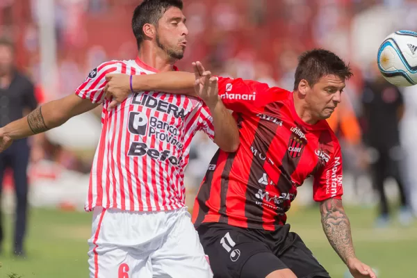 Los Andes goleó y conservó la punta