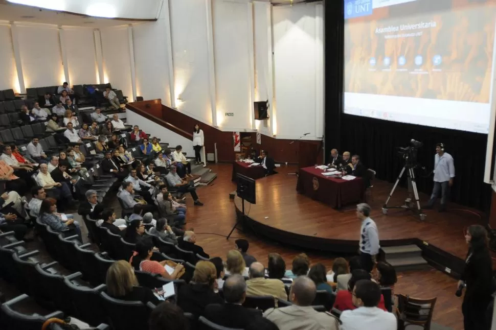 PLENARIA. El miércoles, los asambleístas volverán a reunirse en el auditorio del centro cultural Eugenio Virla; esta vez para discutir dos dictámenes. la gacetas / foto de inés quinteros orio (archivo)