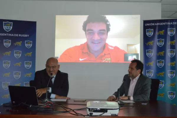 Agustín Creevy firmó contrato con la UAR