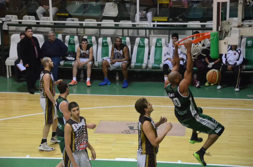 INTRATABLE. Samuel Clancy fue la figura de Gimnasia ante Lanús.
FOTO TOMADA DE LNB.COM.AR