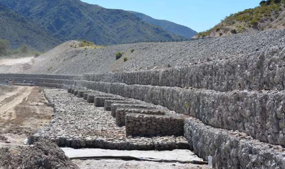 EN MARCHA. La obra está avanzada en un 20%, según la Dirección de Vialidad. FOTO DE ELDIARIODECATAMARCA.COM.AR