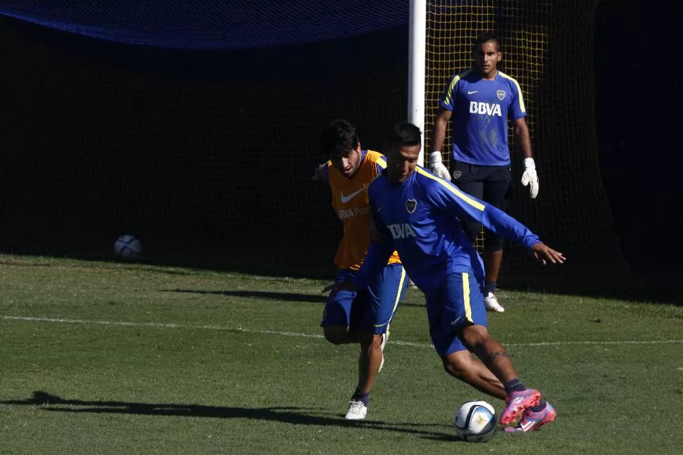 VA DE ARRANQUE. Andrés Chávez será titular el jueves ante Wanderers. dyn (archivo)