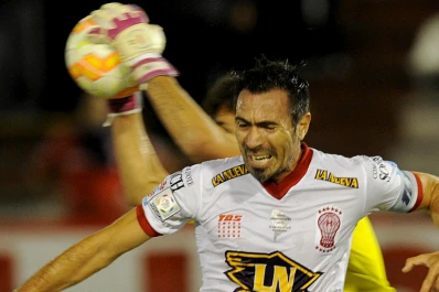 Huracán y Universitario de Sucre empataron 1-1