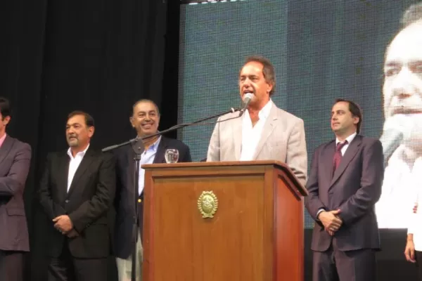 Scioli y Macri tuvieron un cruce en Salta y anticiparon la pelea electoral de octubre