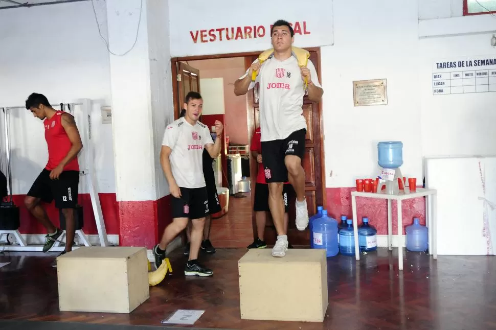 LOS HÉROES. Juan Carrera y Lucas Chacana compartieron los elogios con Gonzalo Rodríguez (derecha). Los tres se destacaron en el triunfo de San Martín en Salta. la gaceta / foto de analía jaramillo (archivo)