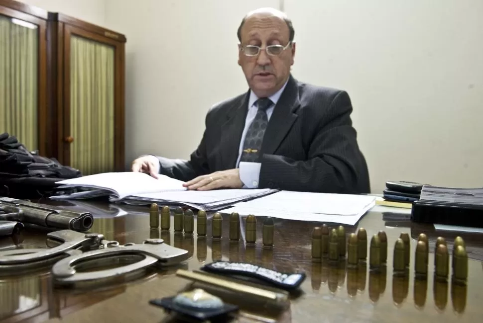 SECUESTRO. La banda tenía en su poder armas y equipamiento policial. la gaceta / foto de jorge olmos sgrosso