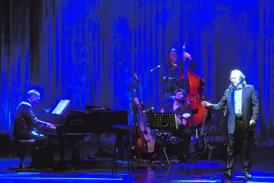 Serrat es un profeta al que se sigue con devoción