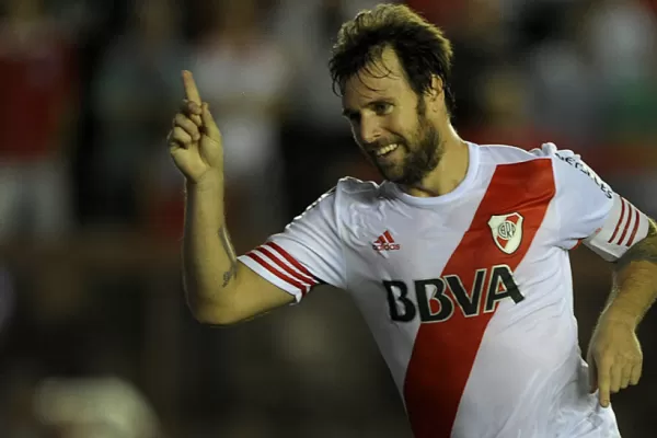 River le ganó 2-1 a Argentinos y también llegó a la punta