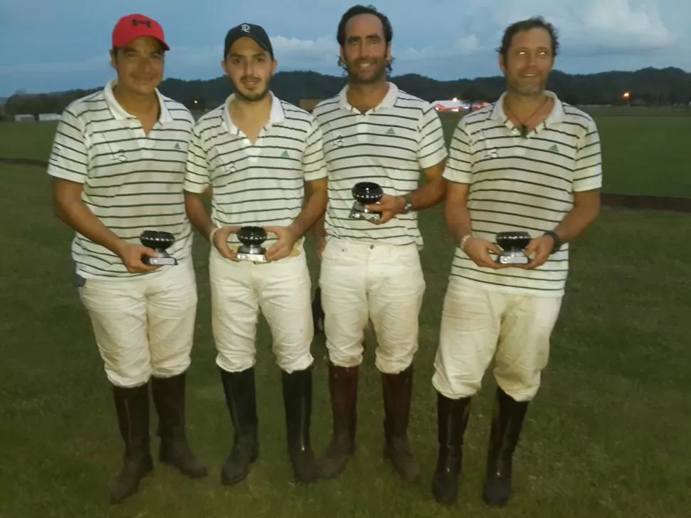 A ROSARIO. Bernardo Pastorino, Juan Luis Martínez Saracho (h), Ramiro Garros y Oscar Colombres (h) integraron Tapia Polo I. foto de Matías Sabaté 