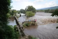 El dique Escaba desbordó, creció el río y sembró angustia en Graneros, Alberdi y La Madrid