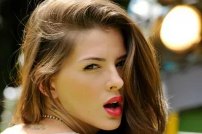 La China Suárez se hace YouTuber