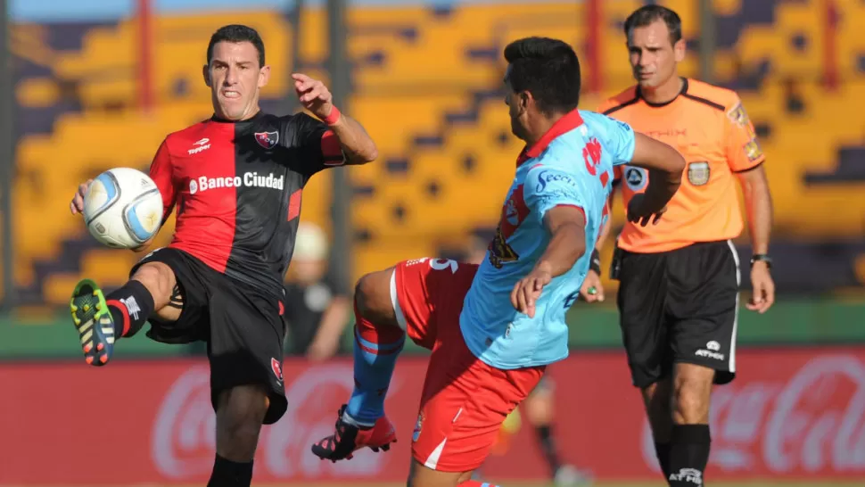 BUEN TRIUNFO. Arsenal derrotó 3-0 a Newell's con dos goles de Silva y uno de Ruiz. TELAM