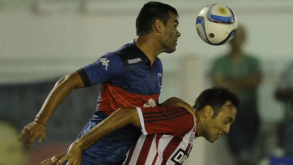 VENTAJA DE TIGRE. El equipo de Victoria le gana a Estudiantes 2 a 0 en el partido que se juega en la cancha de Tigre. TELAM