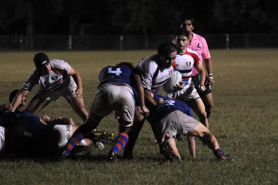 PARTIDO CENTRAL. En la final, los “blancos” hicieron correr mucho la pelota. la gaceta / foto de inés quinteros orio