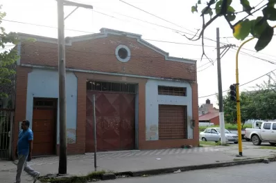 Le pegó una trompada al guardiacárcel y huyó, en Villa Urquiza