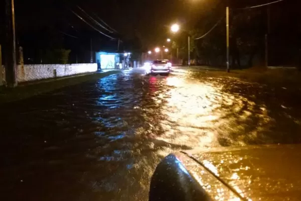 Las calles se inundaron en Aguilares y Alberdi