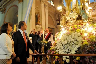 En Catamarca, Scioli visitó a la Virgen del Valle y pidió el voto a favor del trabjo