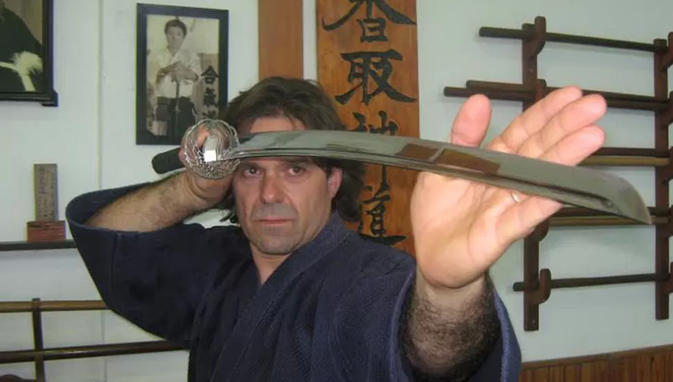 EN LAS MANOS ADECUADAS. Anta y su Katana en el dojo del Complejo Avellaneda. LA GACETA