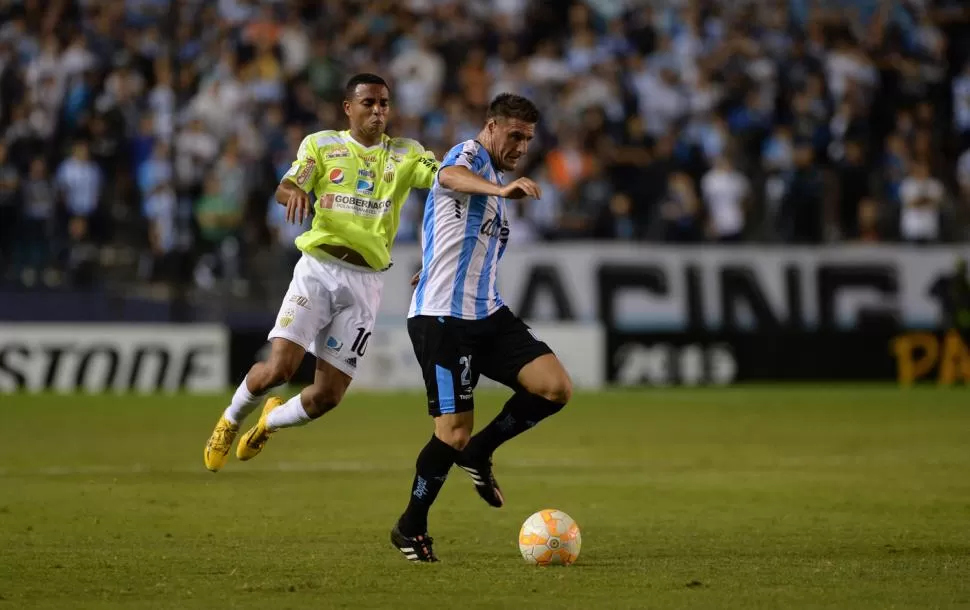 SUFRIÓ HASTA EL FINAL. Racing remontó un 0-2 y festejó el triunfo. dyn