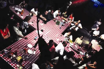 Público y actores sin distancias, porque son “Parte de este mundo”