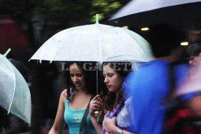 Pronostican chaparrones y una máxima de 25°, para Tucumán