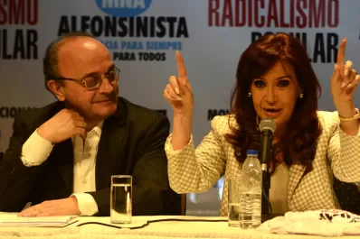 El radicalismo evalúa la desafiliación de Moreau, tras el acto con Cristina