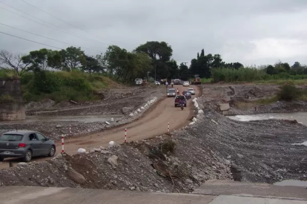 Habilitan el paso provisorio en el río Lules