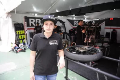 Dos españolas compiten en Moto3