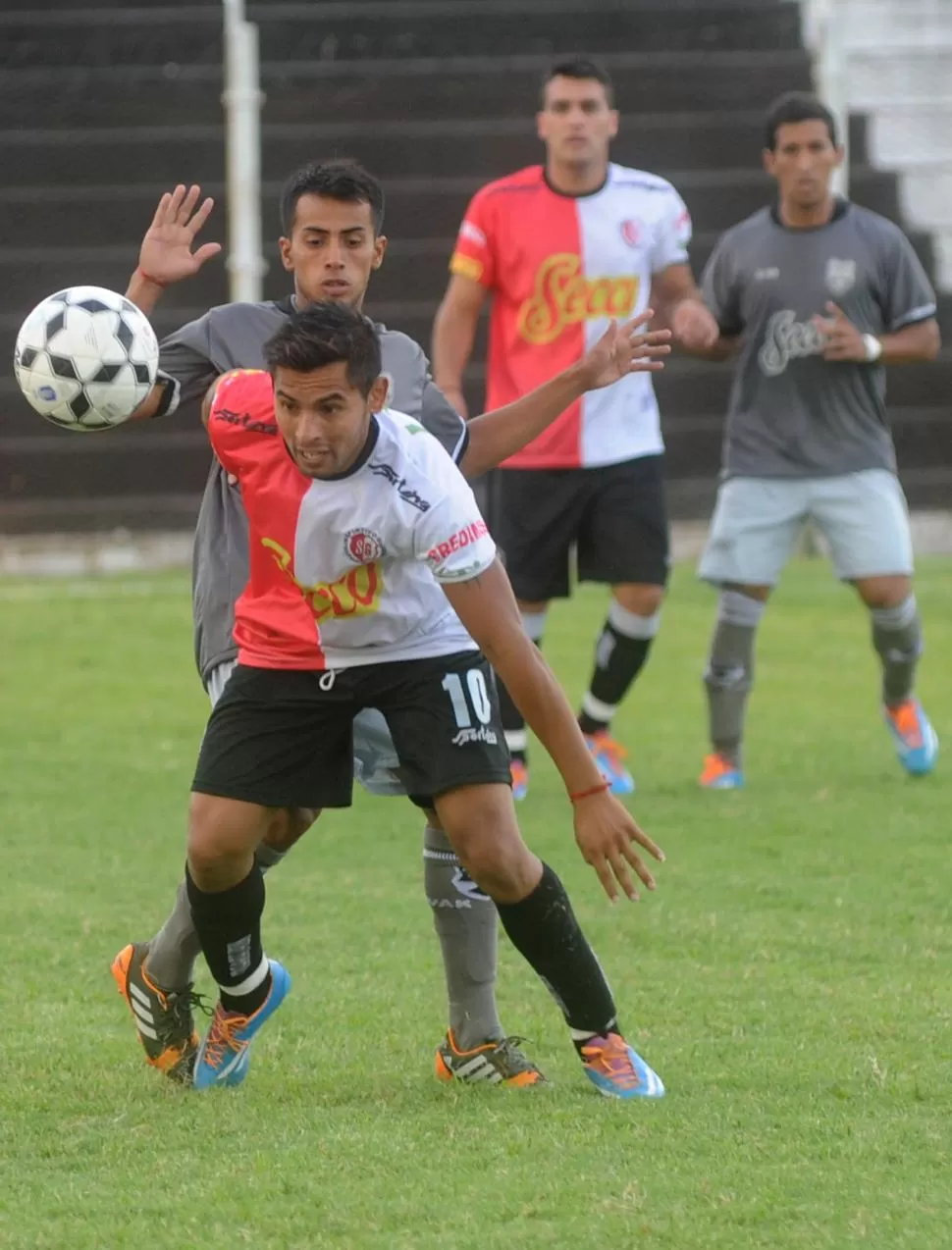 MANIJA. Sebastián Luna mueve los hilos en el juego que practica Sportivo. LA GACETA / FOTO DE ANTONIO FERRONI (ARCHIVO)