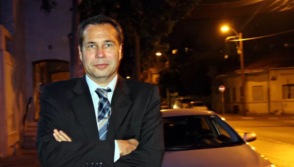 MISTERIO. Nisman debía elevar una denuncia contra la Presidenta. THE GUARDIAN. 