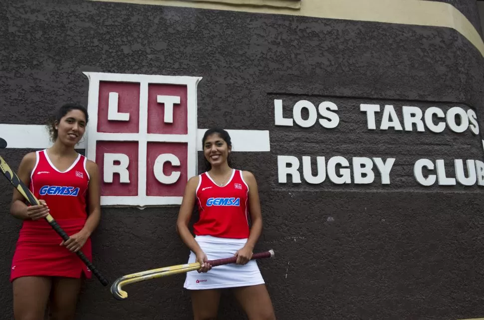 HACEN TODO DE A DOS. Gabriela y Bernarda son inseparables, comparten la pasión por el hockey, la misma profesión y se admiran mutuamente. Integran dos equipos diferentes, pero con los mismos colores. la gaceta / foto de jorge olmos sgrosso