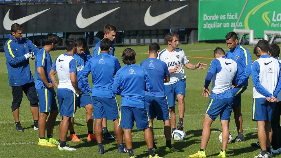 EN CASA AMARILLA. El plantel boquense retomó las prácticas pensando en los duelos contra River.
FOTO DE AGENCIA TÉLAM