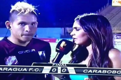 Agreden brutalmente a un futbolista en medio de una entrevista en vivo