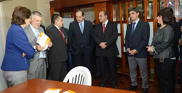 EN UN CENTRO DE CONTENCIÓN DE ADICCIONES. Alperovich reconoció el avance de las drogas en los jóvenes: “la verdad es que nos está ganando esto”.  prensa y difusión