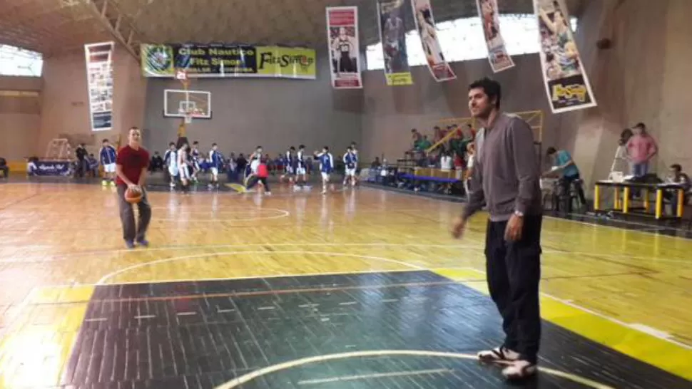 ATRACCIÓN. Juan Espil está invicto en el desafío de triples con espectadores. Ganó los 11 que disputó.
FOTO TOMADA DE CABB