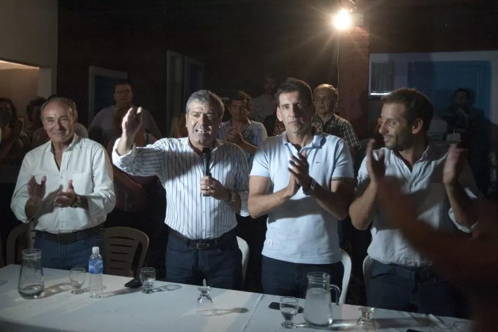 ÚLTIMA FOTO JUNTOS. Cano y Vargas Aignasse, durante un acto en San Cayetano, el 17 de febrero pasado. la gaceta / foto de diego aráoz (archivo)