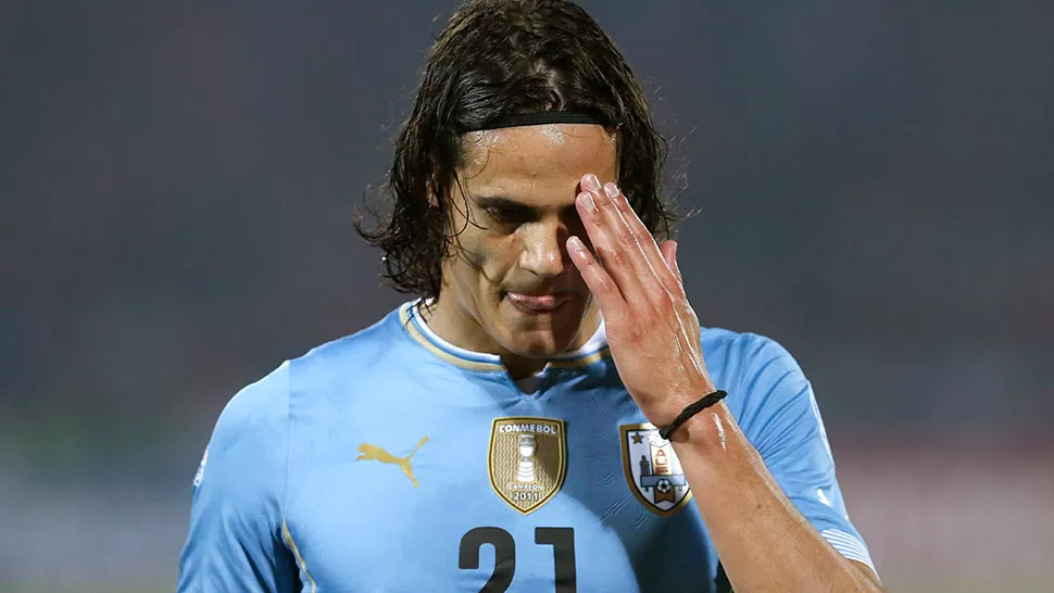 AFUERA. Cavani fue expulsado en Uruguay. (EFE)