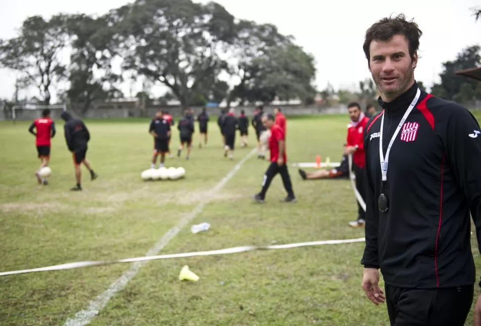 POR EL BUEN CAMINO. El profesor Ariel Carli se mostró conforme con lo demostrado en la parte física por los futbolistas del conjunto “albirrojo”. “Espero que sigamos de esta forma en la ronda final”, expresó. la gaceta / foto de jorge olmos sgrosso