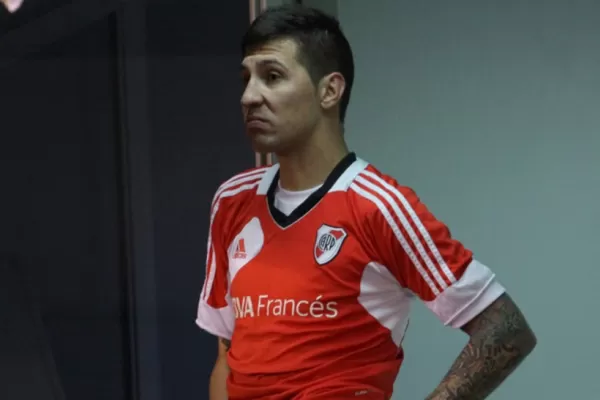 Un ex jugador de River quedó filmado robando en una farmacia