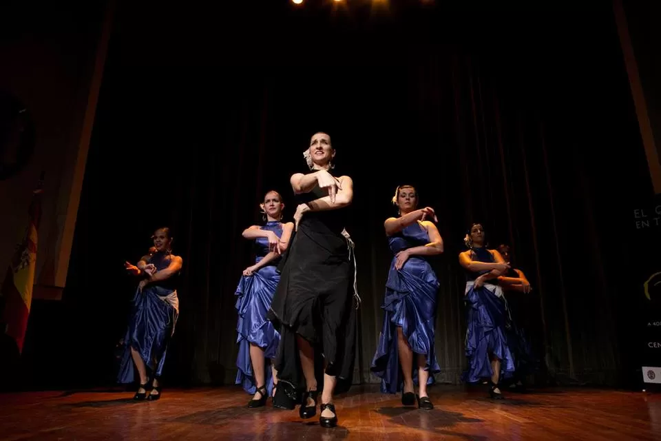EN EL ESCENARIO. Alrededor de 30 bailarinas participarán con la pasión gitana en el Centro Cultural Virla.  prensa Centro Cultural Virla 