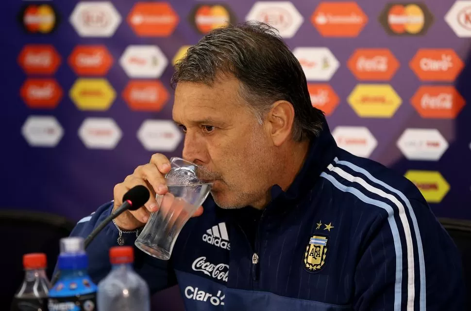 EN 90 MINUTOS. El “Tata” Martino no cree que el encuentro contra los “cafeteros” se defina desde el punto penal. dyn