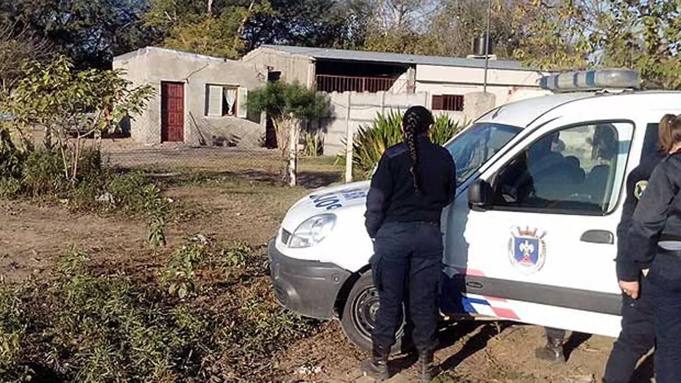 CONMOCIÓN. Los vecinos que rescataron al nene mataron a golpes al perro. FOTO TOMADA DE DIARIOPANORAMA.NET