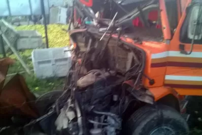 Dos camiones cargados con limones chocaron sobre la ruta nacional 38