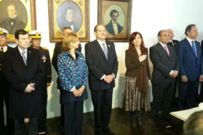 Cristina y su comitiva pasaron con premura por la Casa Histórica