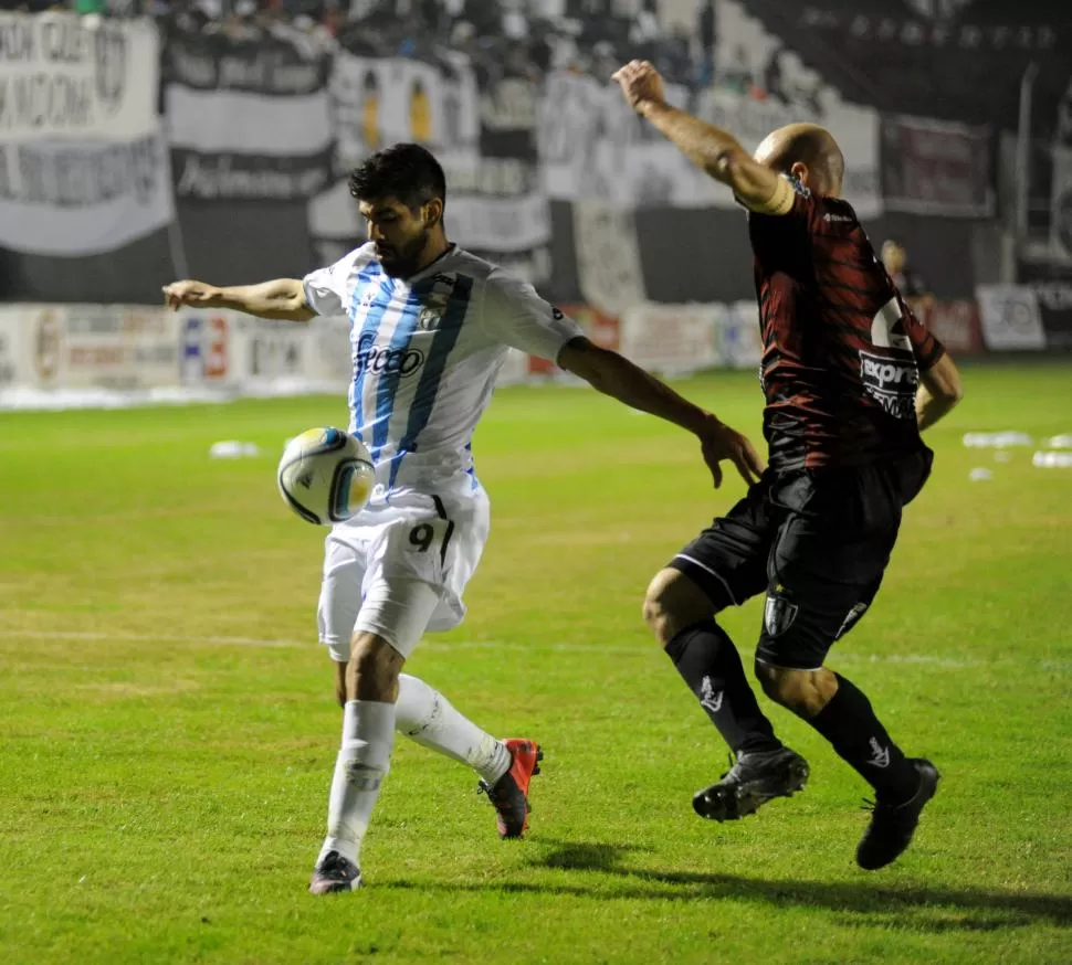 MARCÓ, PERO... Díaz, autor del 1-0 contra Central Córdoba, contó con varias chances de gol que no puedo capitalizar. Igualmente, el punta viene dulce en el torneo. la gaceta / foto de antonio ferroni (enviado especial)