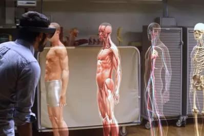 Microsoft quiere enseñar medicina a los futuros médicos con HoloLens