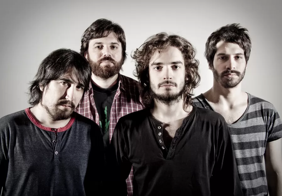 MIXTURA. Superchería es el resultado de una mezcla de influencias.  muybuenoradio.com