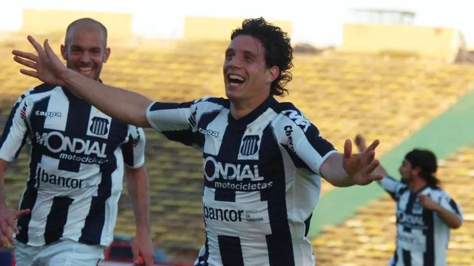 OPERACIÓN CANCELADA. Cosaro tenía previsto vestir la celeste y blanca por seis meses.